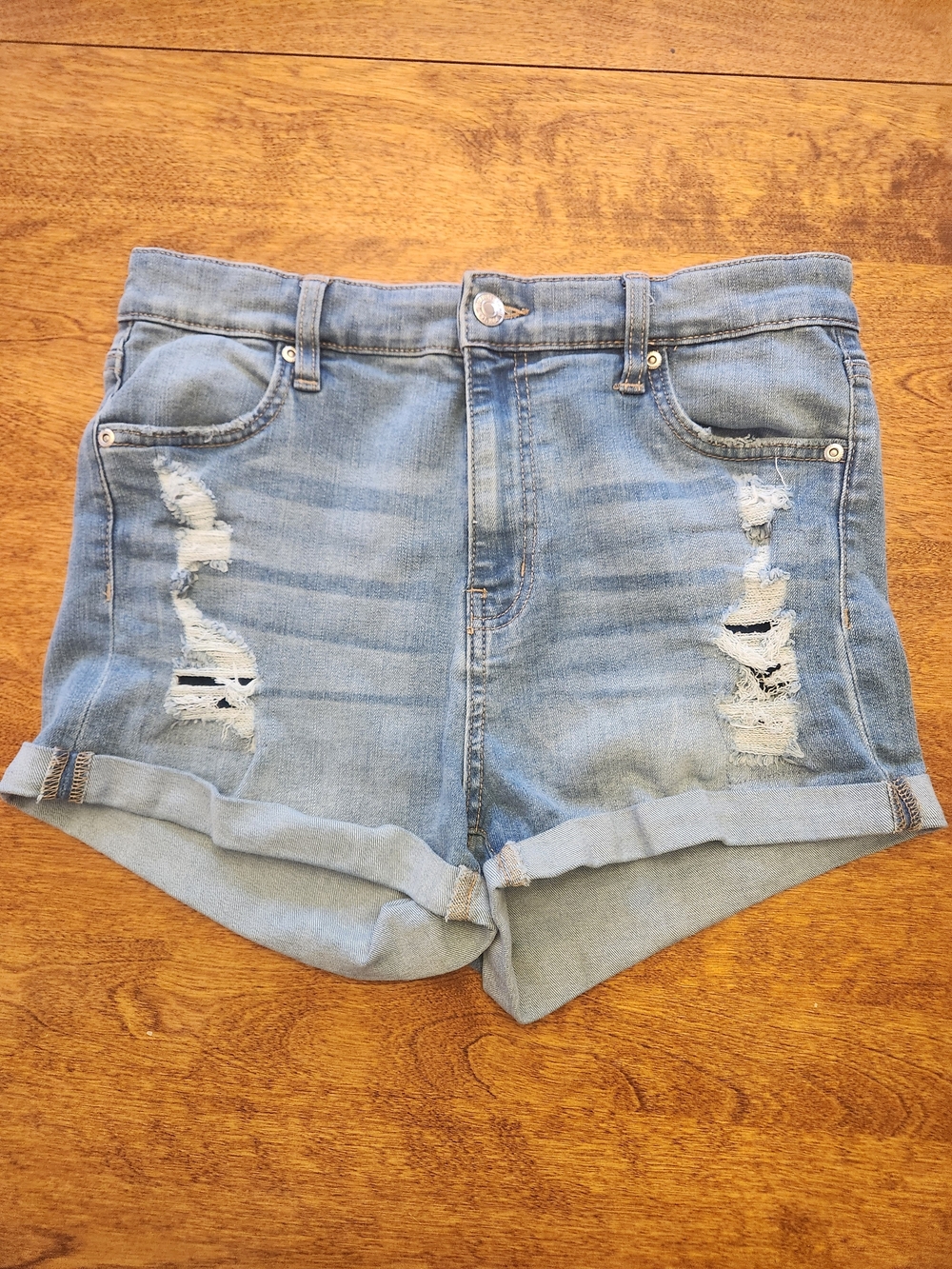 ⚡️3/$20⚡️ Bluenotes Emma Light Blue High-rise Distressed Denim Shorts Size 12